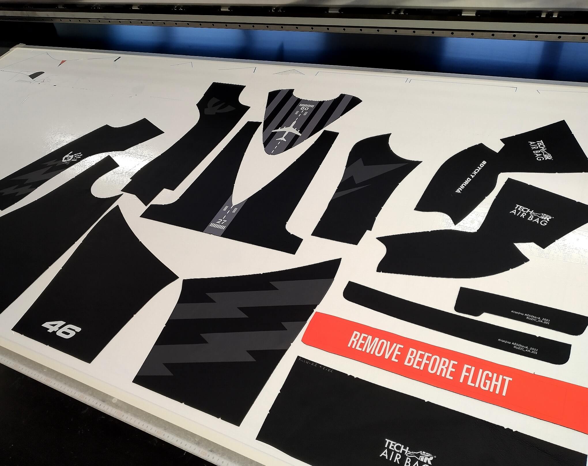 v&yacute;roba kombin&eacute;zy