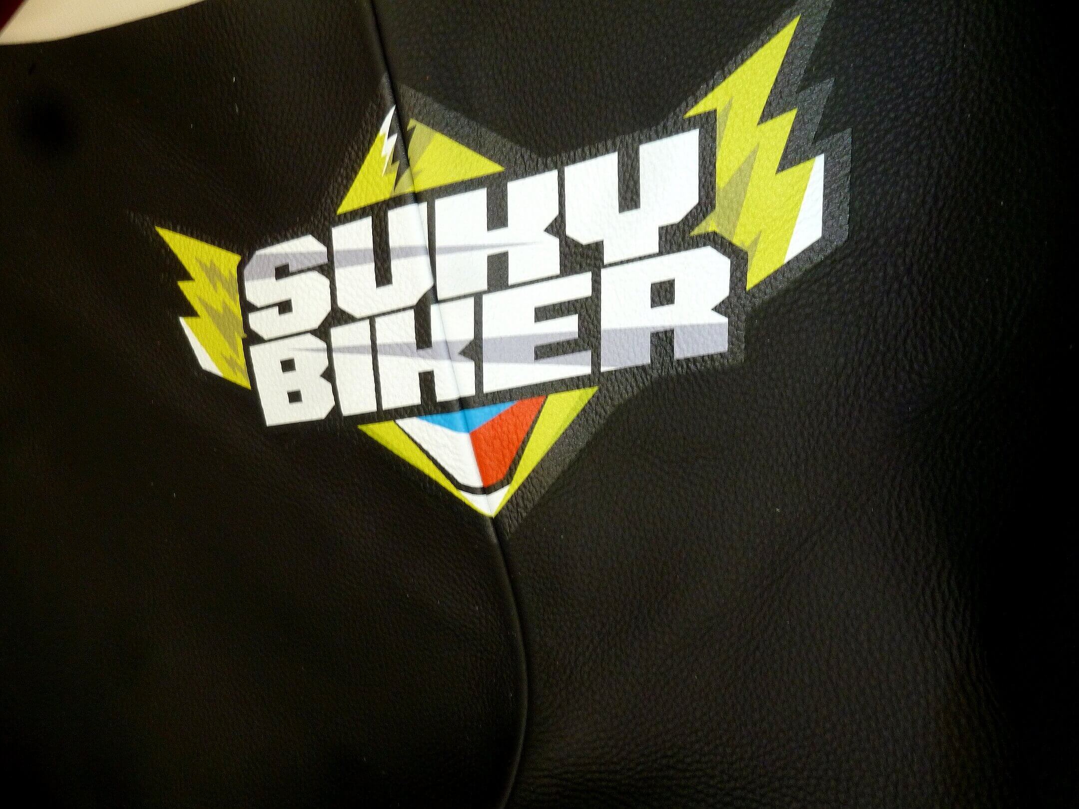 n&aacute;pis na kombin&eacute;ze