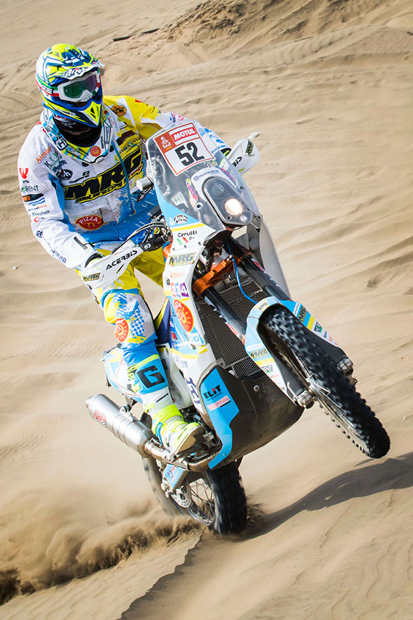 Jacopo Cerutti v PSI moto oblečen&iacute; na Rallye Dakar