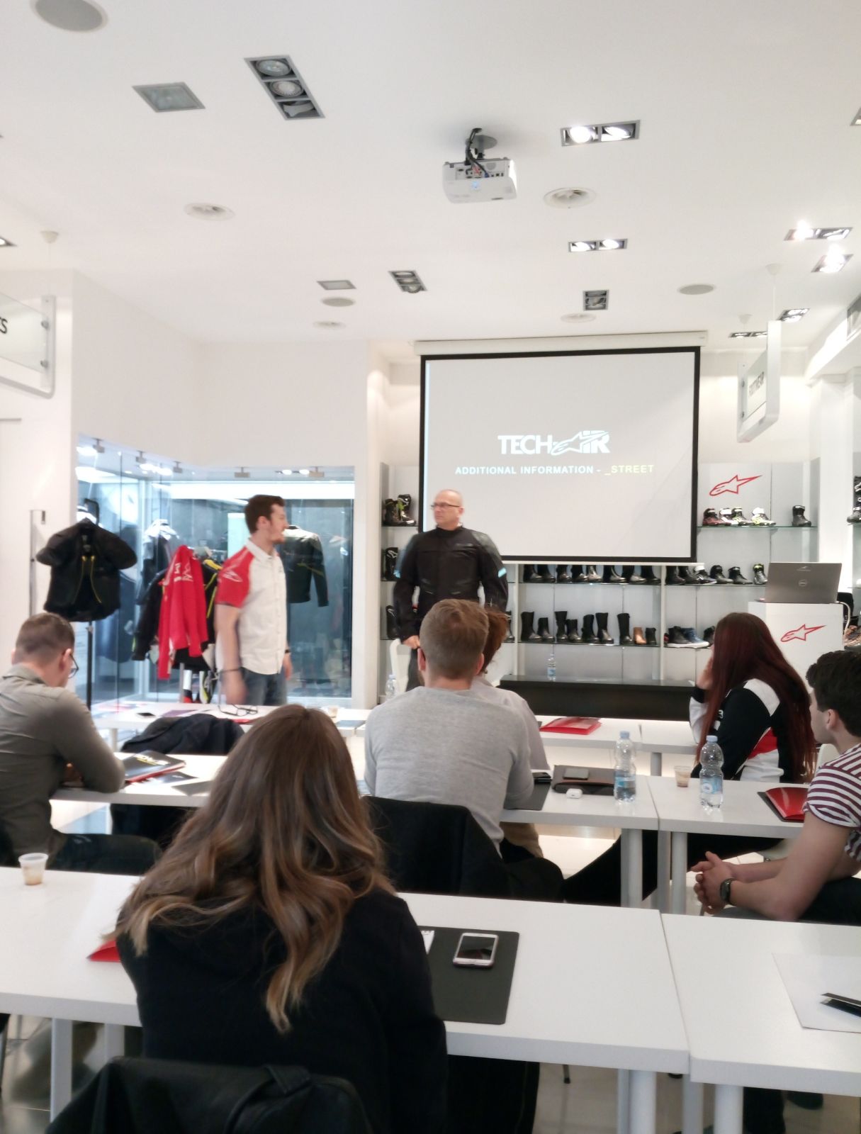 Libor Hub&iacute;k s t&yacute;mem PS&iacute; na jedn&aacute;n&iacute; v Alpinestars 